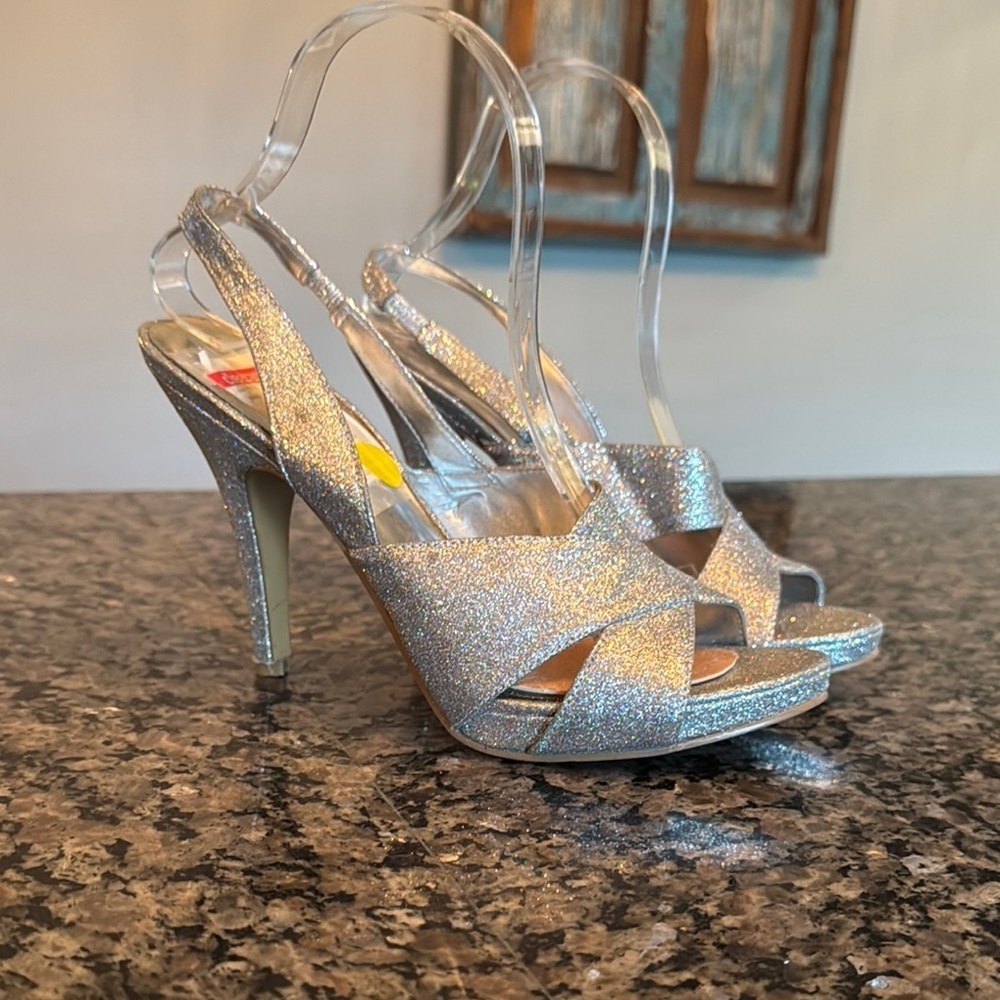 Nine West Silver sparkly Heels EUC 8.5